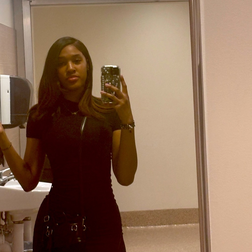 Meet your Posher, Dee